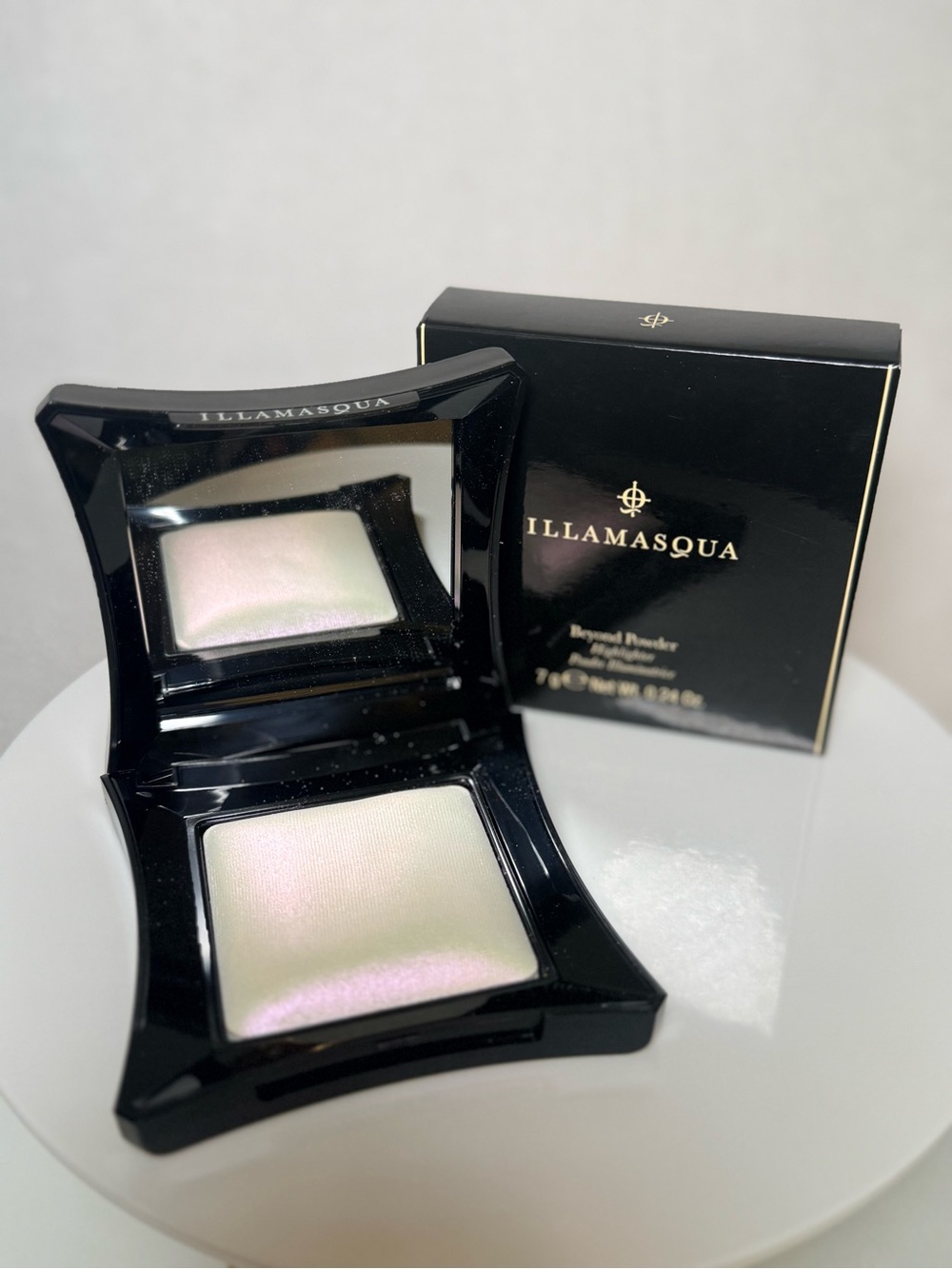 Illamasqua beyond powder Highlighter in color Daze msrp $45